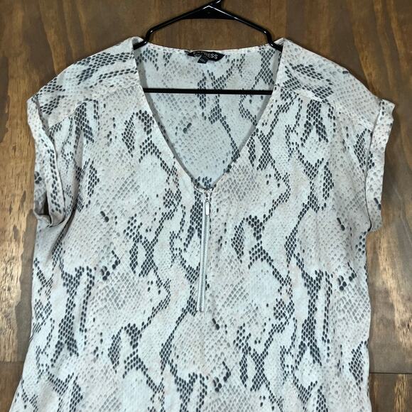 Express Womens Blouse Cream Gray Snakeskin V Neck Zip Front Cap Short Sleeve L - Picture 2 of 12